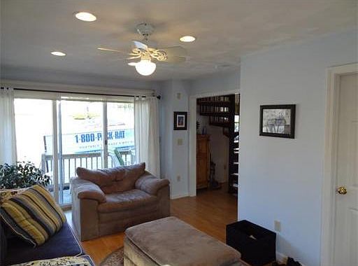 4th image of 41 Clematis Ave