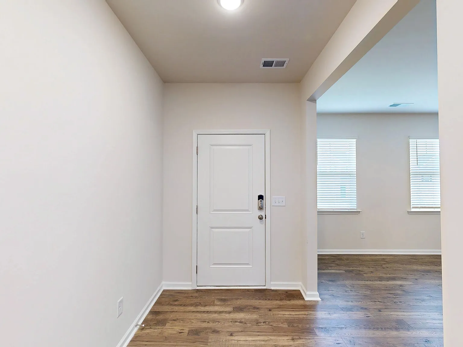 4 bed, 3.0 bath, $2,400 — Photo 4