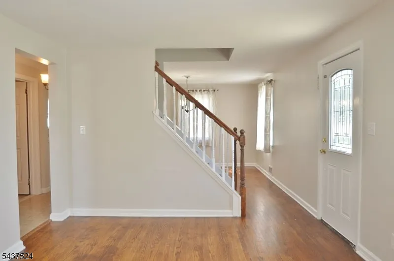 3 bed, 2.0 bath, $3,850 — Photo 3
