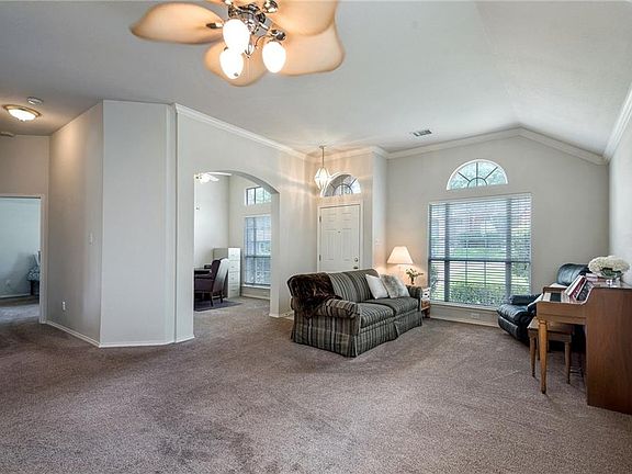 4th image of 2335 Shorecrest Dr