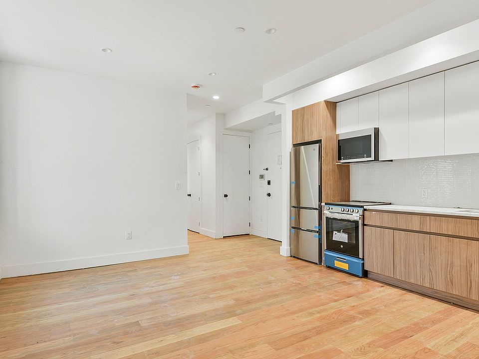 1st image of 434 Sackett St Floor 1