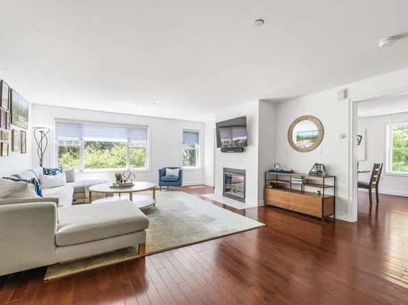 30 Webster St Unit 4, Needham, MA 02494