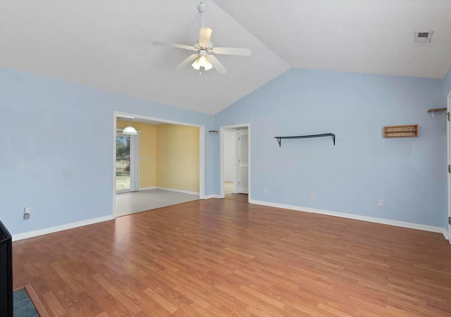 City Living with Space to Relax 3BR/2BA — Photo 2