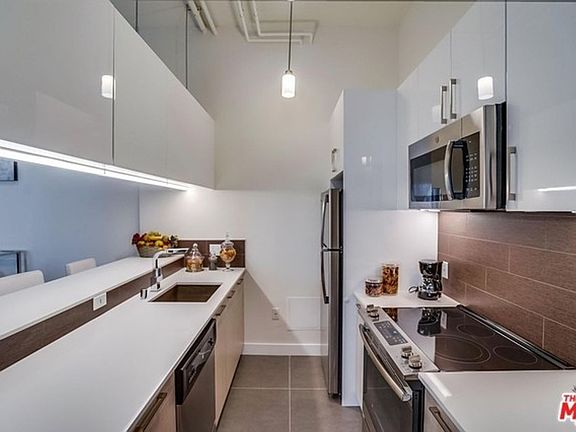 3rd image of 939 S Broadway APT 414