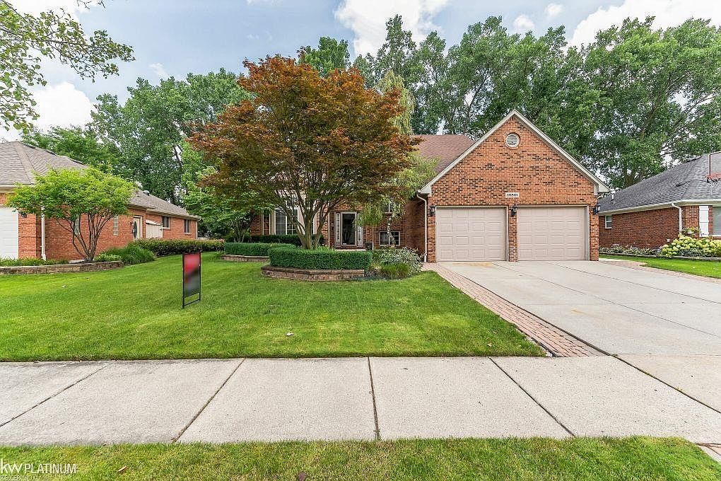 19861 Woodview Dr, Clinton Township, MI 48038 | Zillow