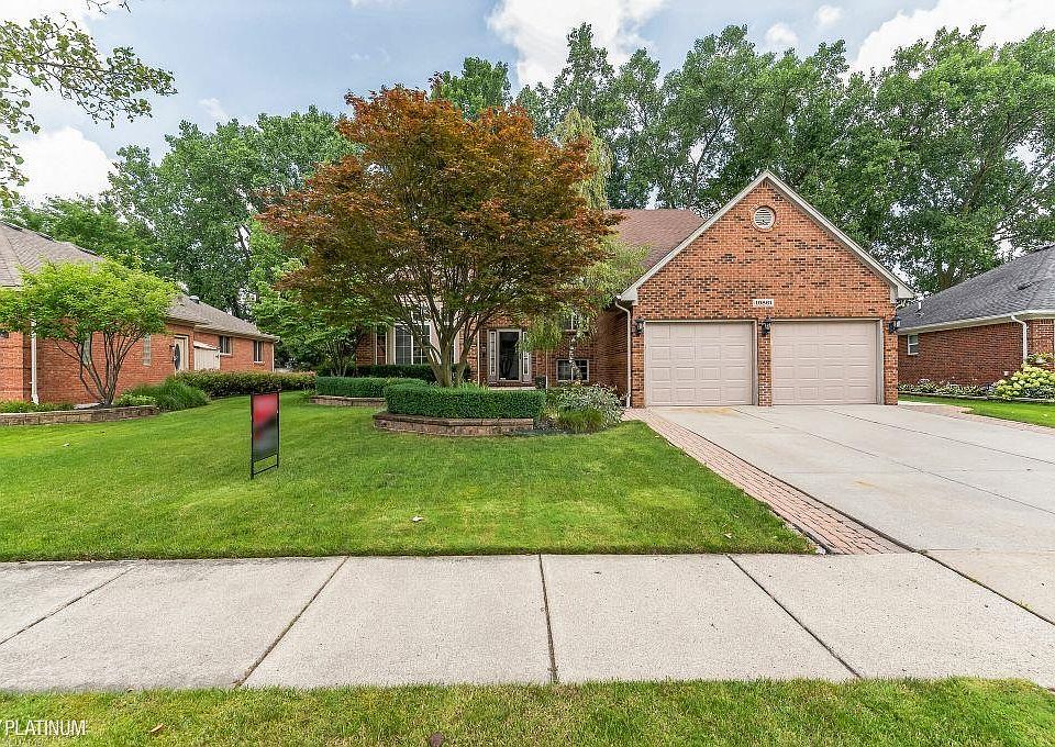 19861 Woodview Dr, Clinton Township, MI 48038 Zillow