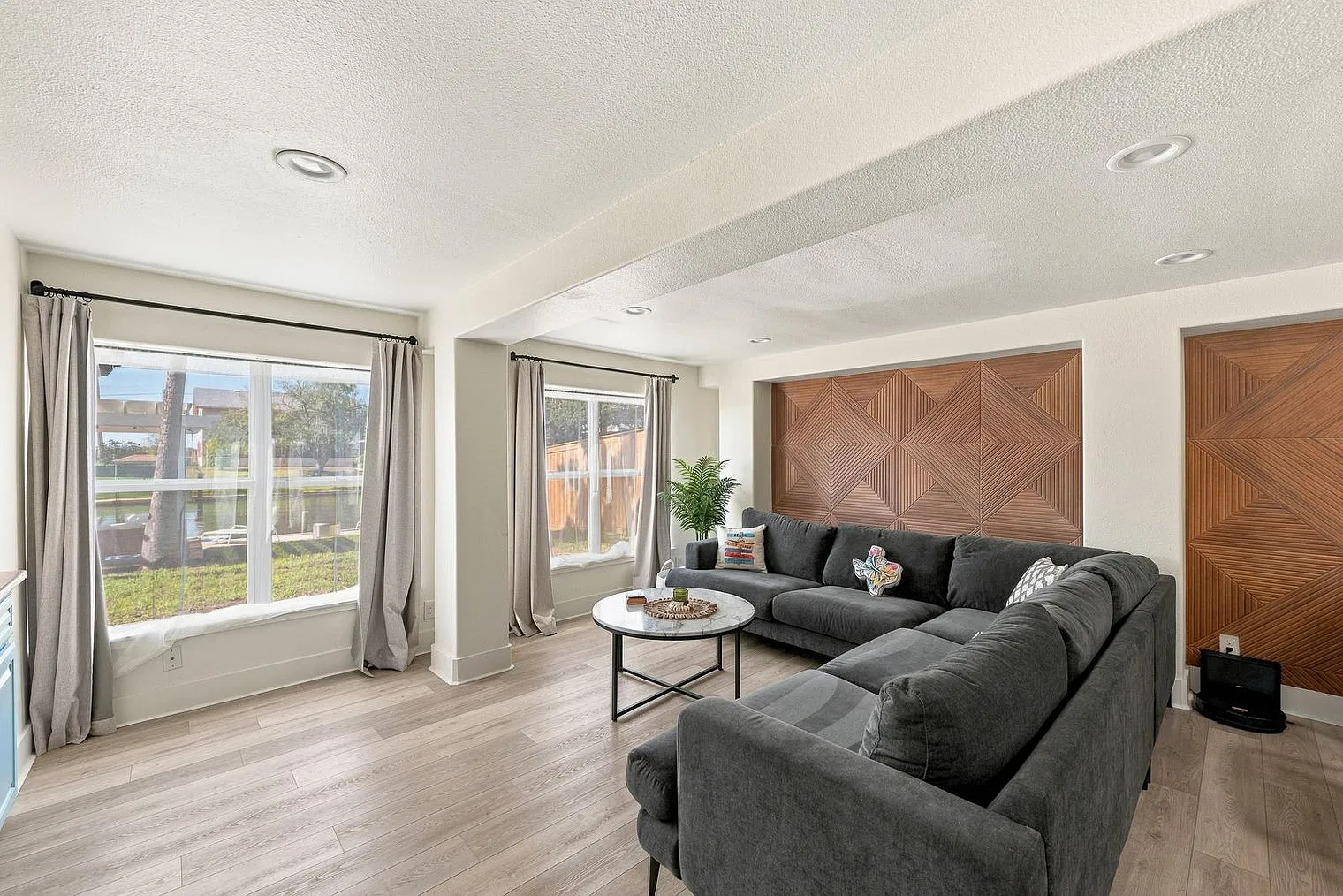 4 bed, 4.0 bath, 2131 sqft, $5,358 — Photo 1