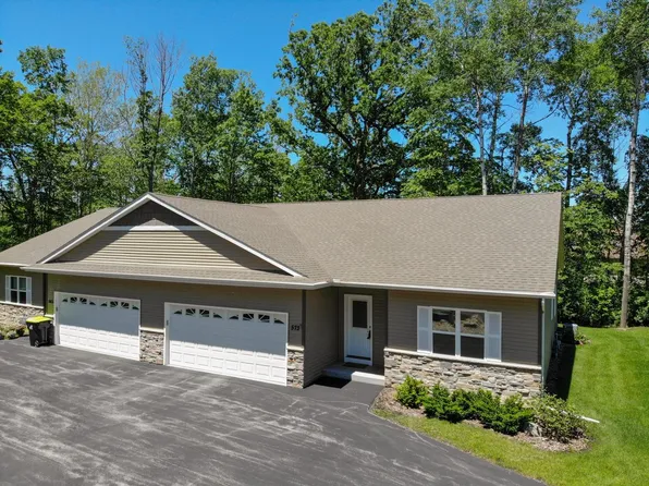 573 Park PLACE, Kewaskum, WI 53040