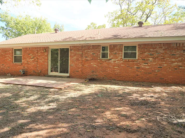 1813 Hardy Dr — Photo 33