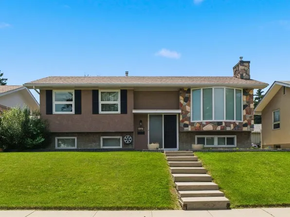 160 N Marbrooke Cir NE, Calgary, AB T2A 2W6
