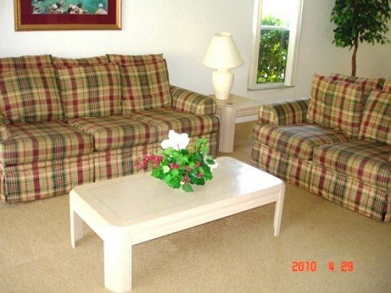 HR4P464GC-living-area