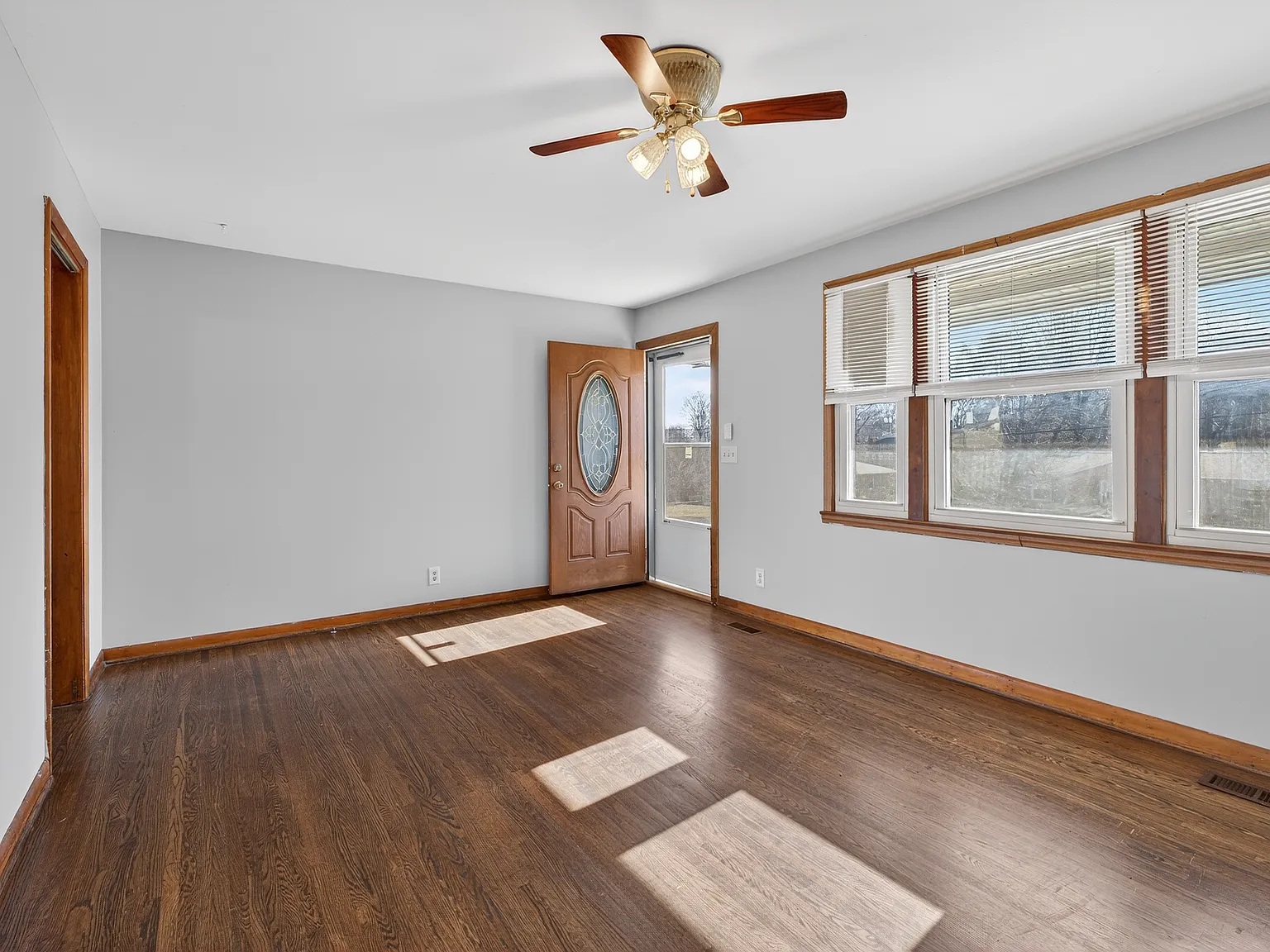 3 bed, 1.5 bath, 1461 sqft, $1,895 — Photo 2
