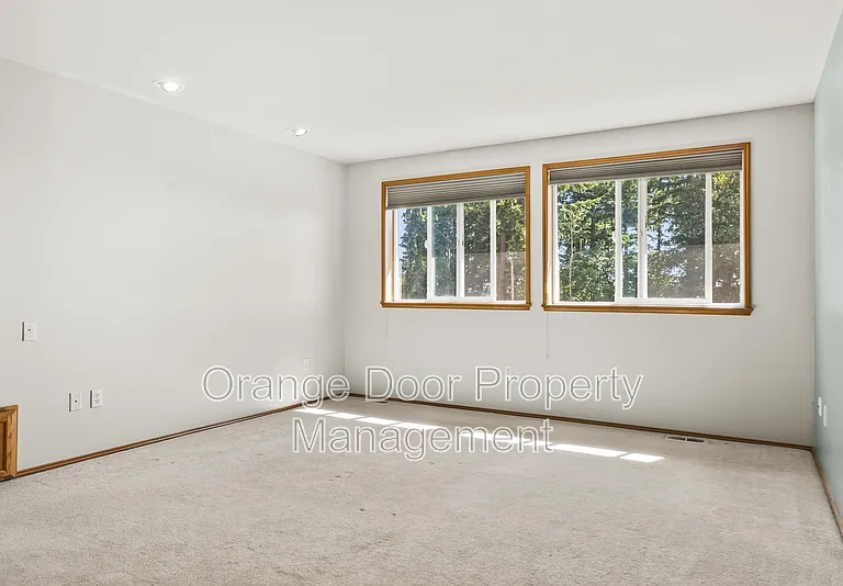5204 Ridge Dr NE — Photo 27