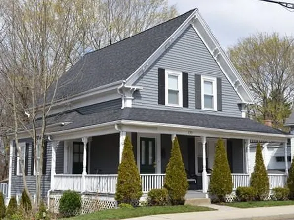 233 Union St, Franklin, MA 02038