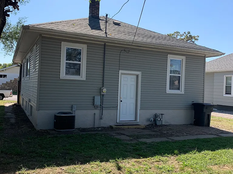 317 Grand Ave — Photo 4