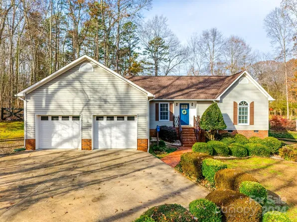 2965 Cobby Creek Ct, Clover, SC 29710