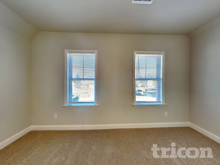 165 Lynnridge Dr — Photo 19