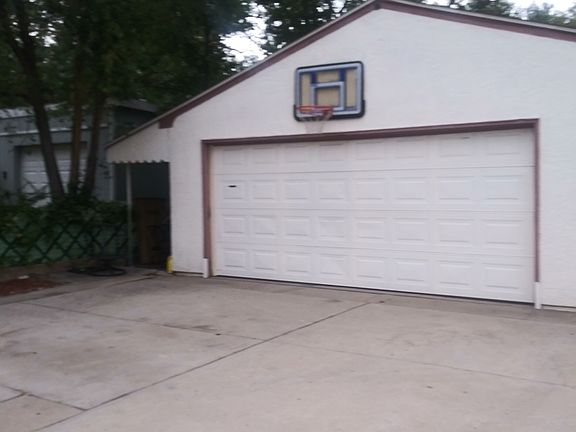 4th image of 1017 Alexander Cir