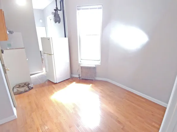 44 Henry Street image 3 of 7