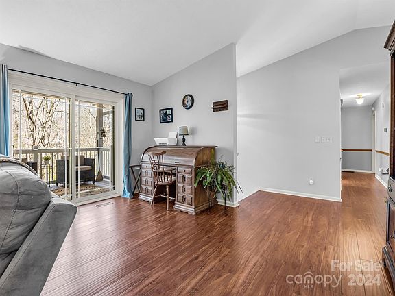 5th image of 240 Haywood Knolls Dr
