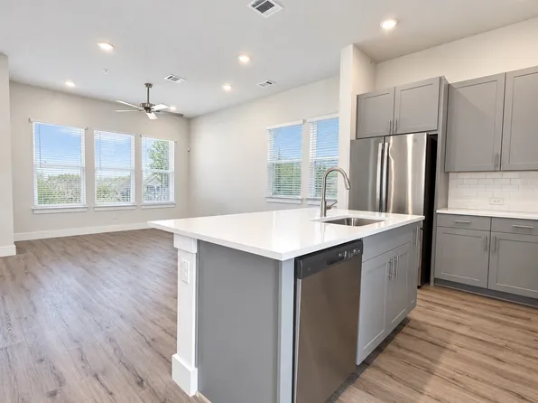 700 W Bedford Euless Rd, Hurst, TX
