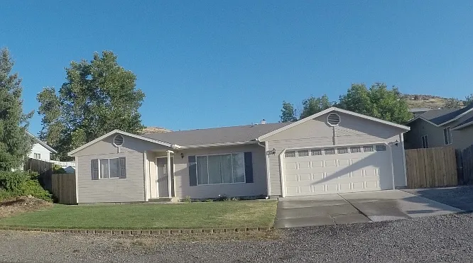 504 Lacey Ave photo 1