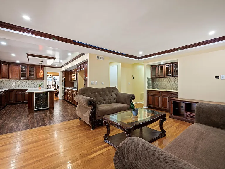 22606 Archwood St — Photo 18