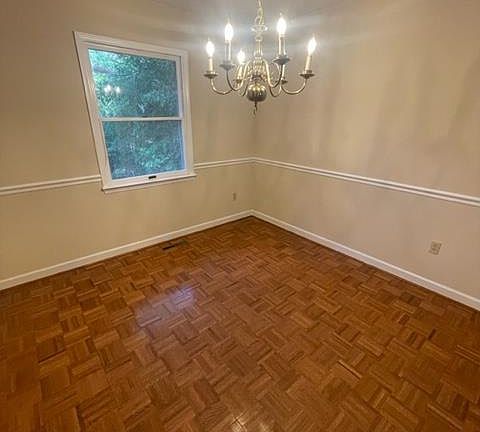 5th image of 837 Honeysuckle Rd