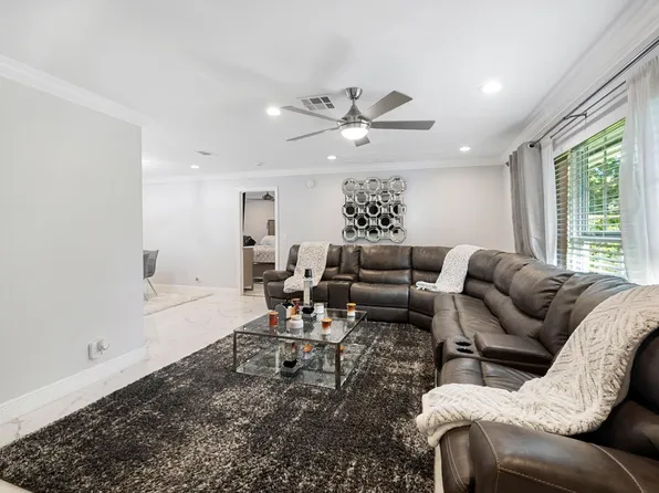 2045 Pinehurst Drive, West Palm Beach, FL 33407