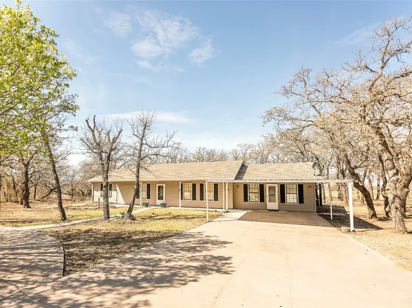 151 Country Club Dr, Nocona, TX 76255