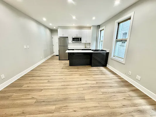 Rented by Papp Realty | media 3