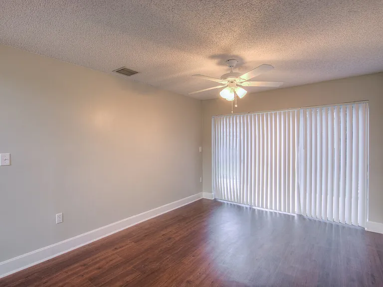 9070 SW 157th Pl — Photo 3