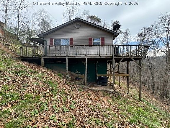 3rd image of 122 Sunset Dr