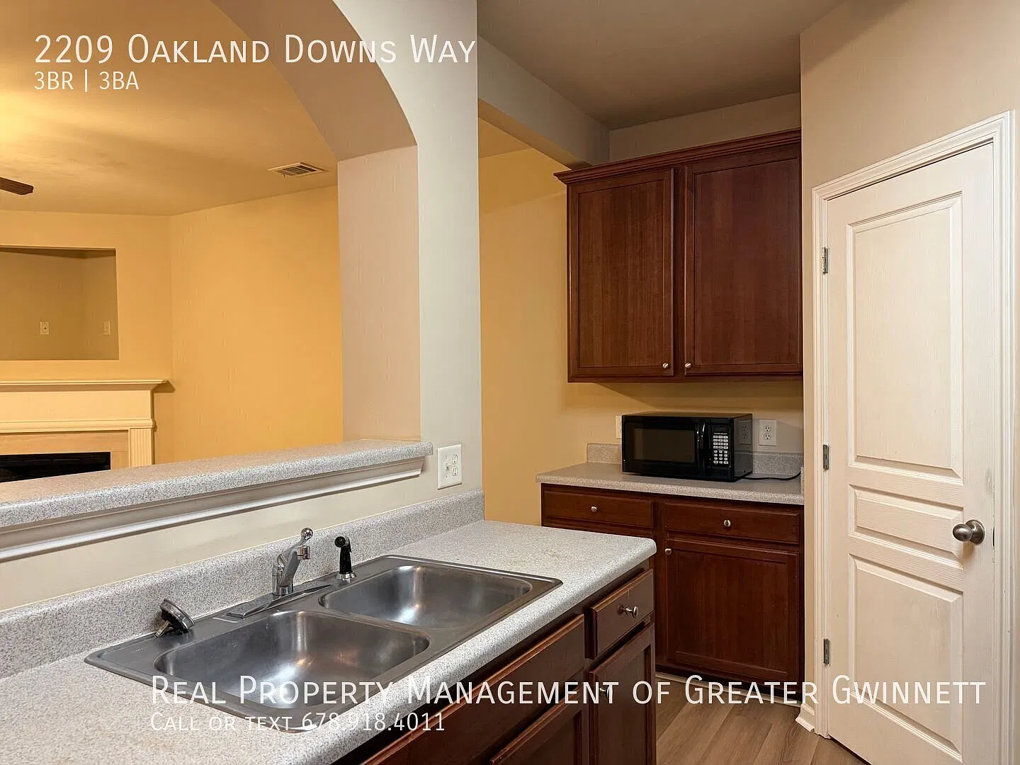 Charming 3 bedroom townhome! — Photo 4