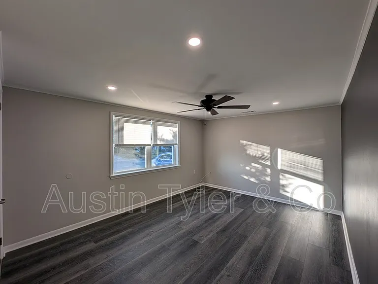 2984B Smith St — Photo 2