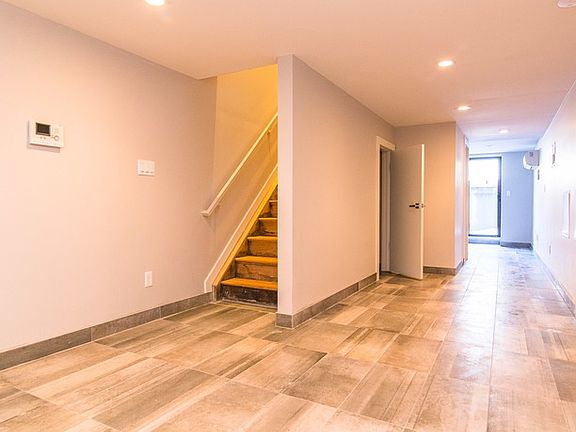 3rd image of 190 Suydam St APT 1R