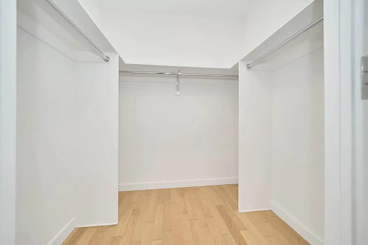 247 West 46th Street — Photo 4