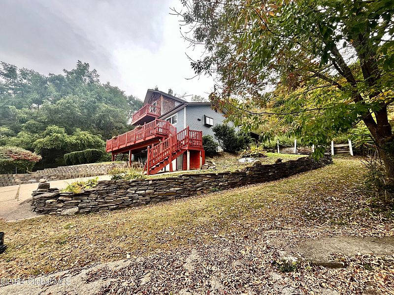 3rd image of 781 Bear Gulch Road