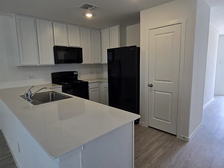 1305 Salton Ln — Photo 14
