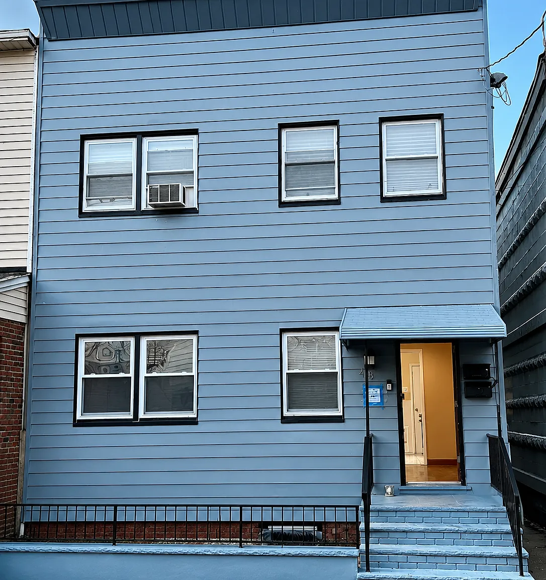 2 bed, 800 sqft, $2,300 — Photo 1