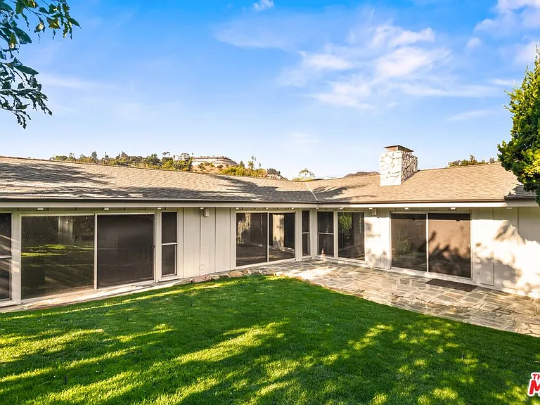 1127 Angelo Dr — Photo 4
