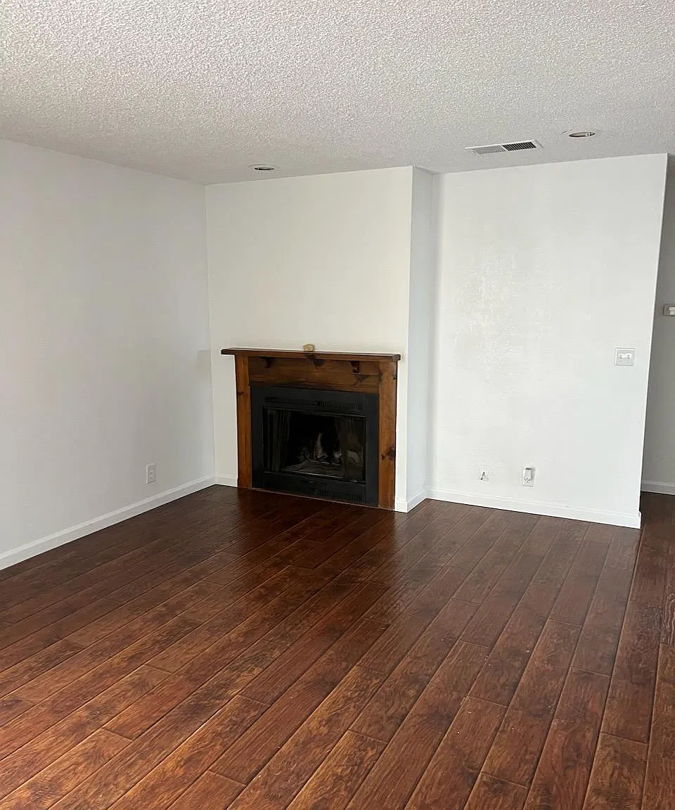 243 W Tulare Ave — Photo 3