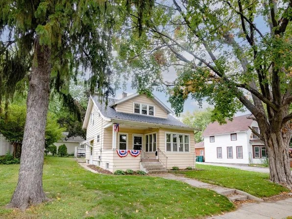 322 Jones AVENUE, Fort Atkinson, WI 53538