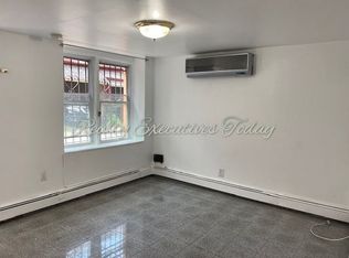 25-40 35th St #1R, Astoria, NY 11103