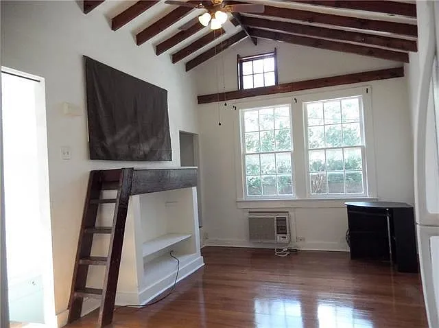 Studio, 1.0 bath, 350 sqft, $975 — Photo 3