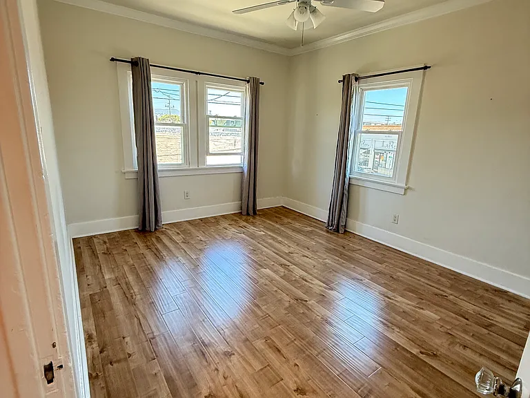 8001 1/2 Blackburn Ave — Photo 42