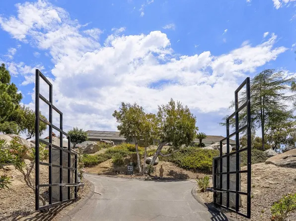 28455 Meadow Mesa Ln, Escondido, CA 92026