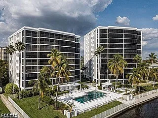 2 bed, 2.0 bath, 1207 sqft, $1,800 — Photo 2