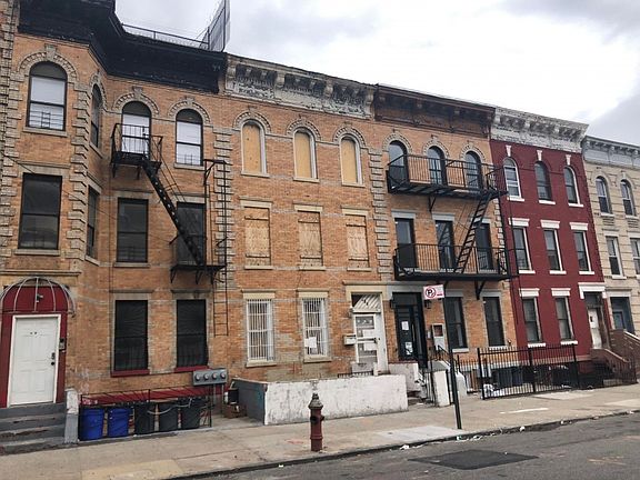 2nd image of 1831 Park Pl