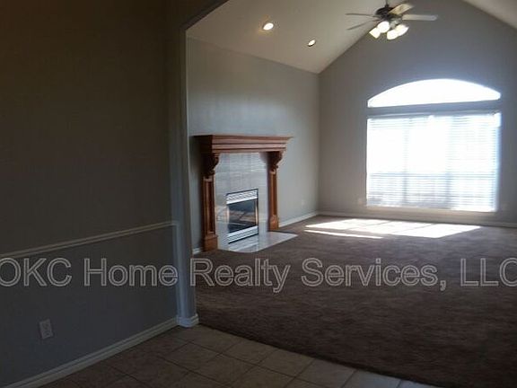 4th image of 2521 Thomas Dr